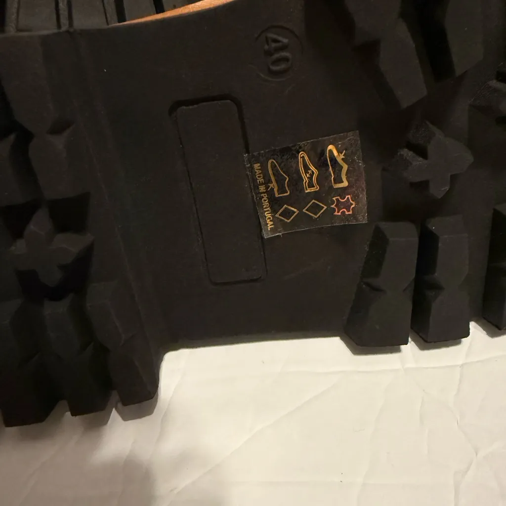 Anthropologie Hiker Boots – Brown Leather with Red Laces – Size 40/US 9 - NWT - Image 10