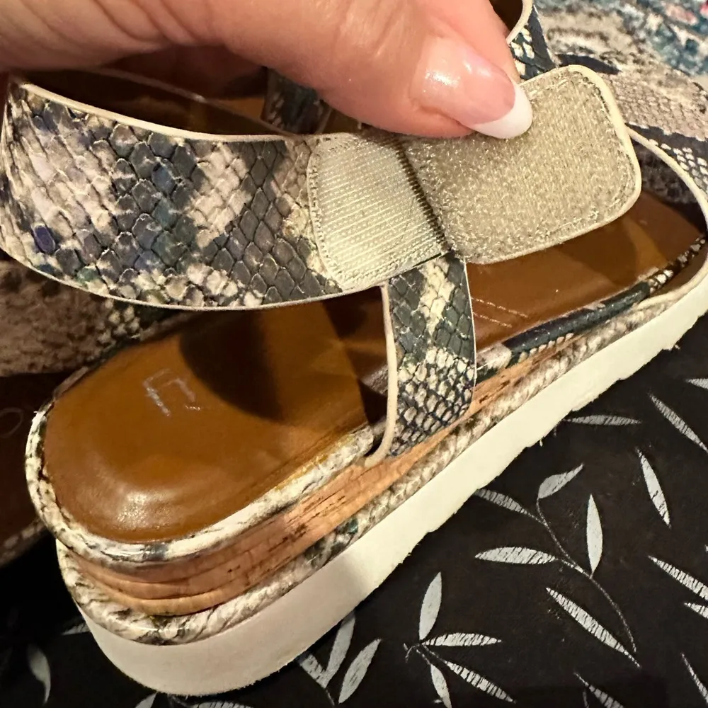 FRANCO SARTO CHIARA Holographic SNAKESKIN PLATFORM GRAY BROWN CORK SANDALS 9 - Image 8