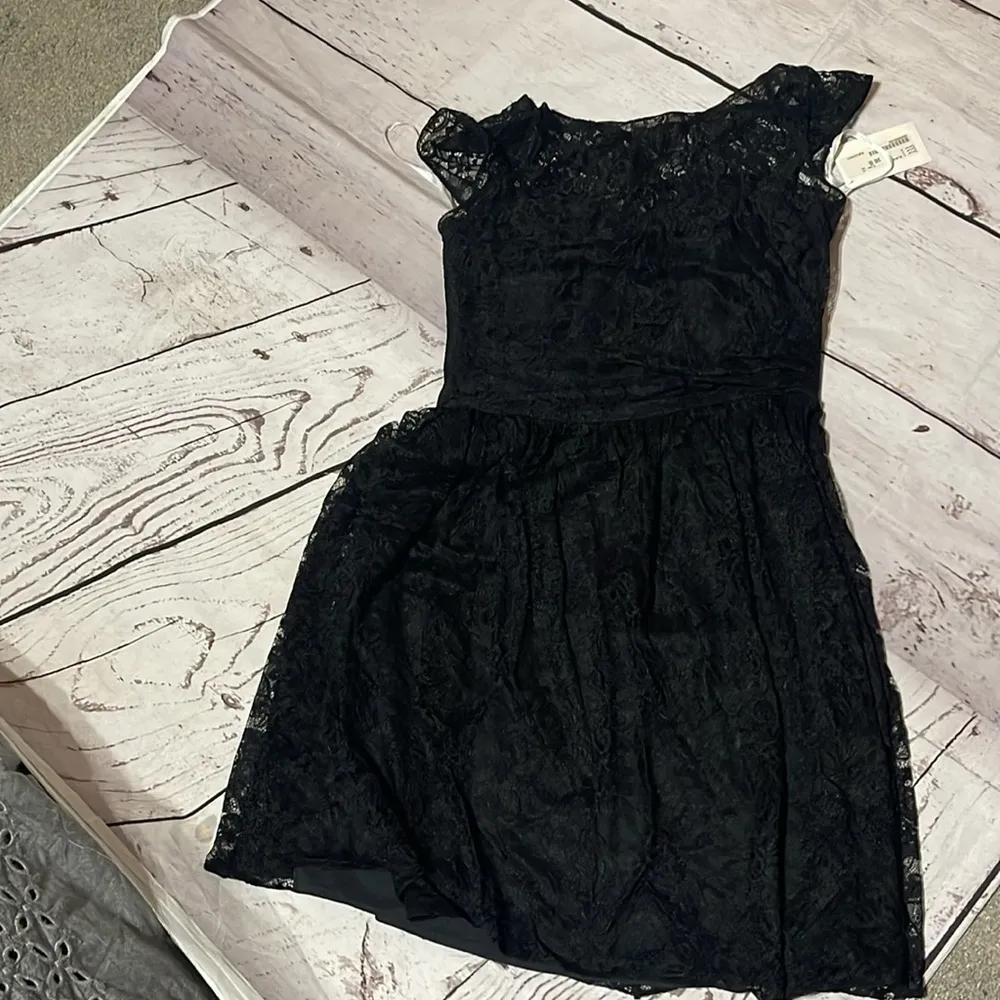 B2 black dress with lace overlay Size 12 - Image 5