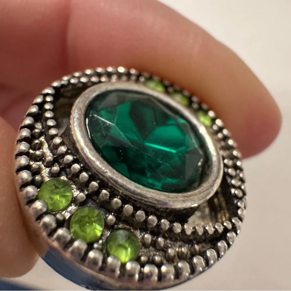 Silver Tone Emerald Green Charm Necklace Pendant Only Womens Jewelry - Image 2