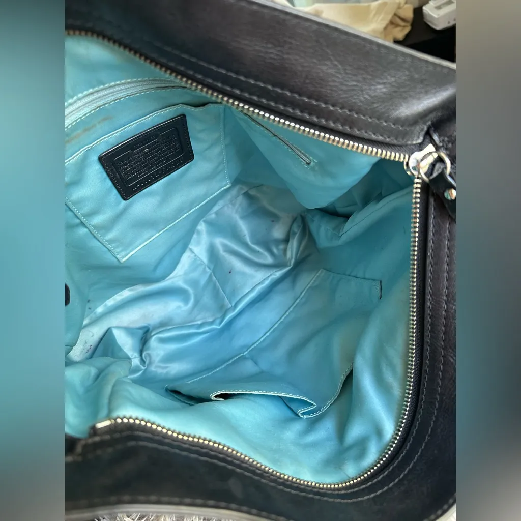 Coach Signature Canvas Hobo Shoulder Bag – Black & Khaki – Y2K Classic - Image 7