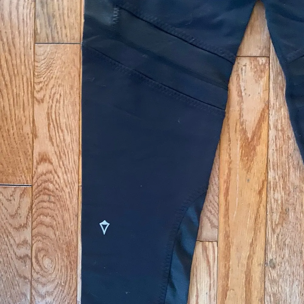 black athletic leggings with pockets - Image 6