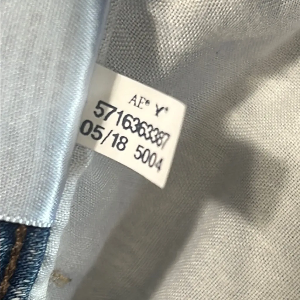 American Eagle Outfitters Light Blue Distressed Jean Shorts w/Frayed Hem, Size 6 - Image 10