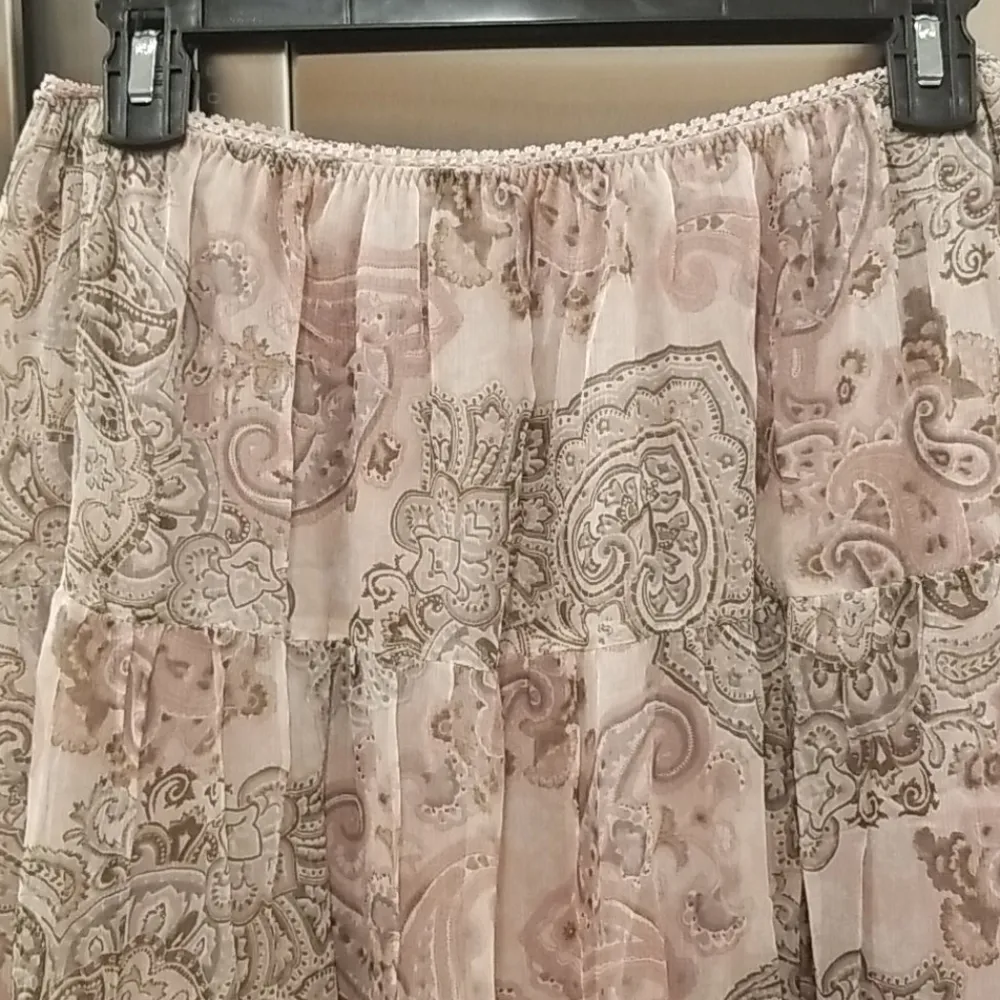 💕GOLD HAWK💕 100% Silk Pattern Skirt Size M - Image 3