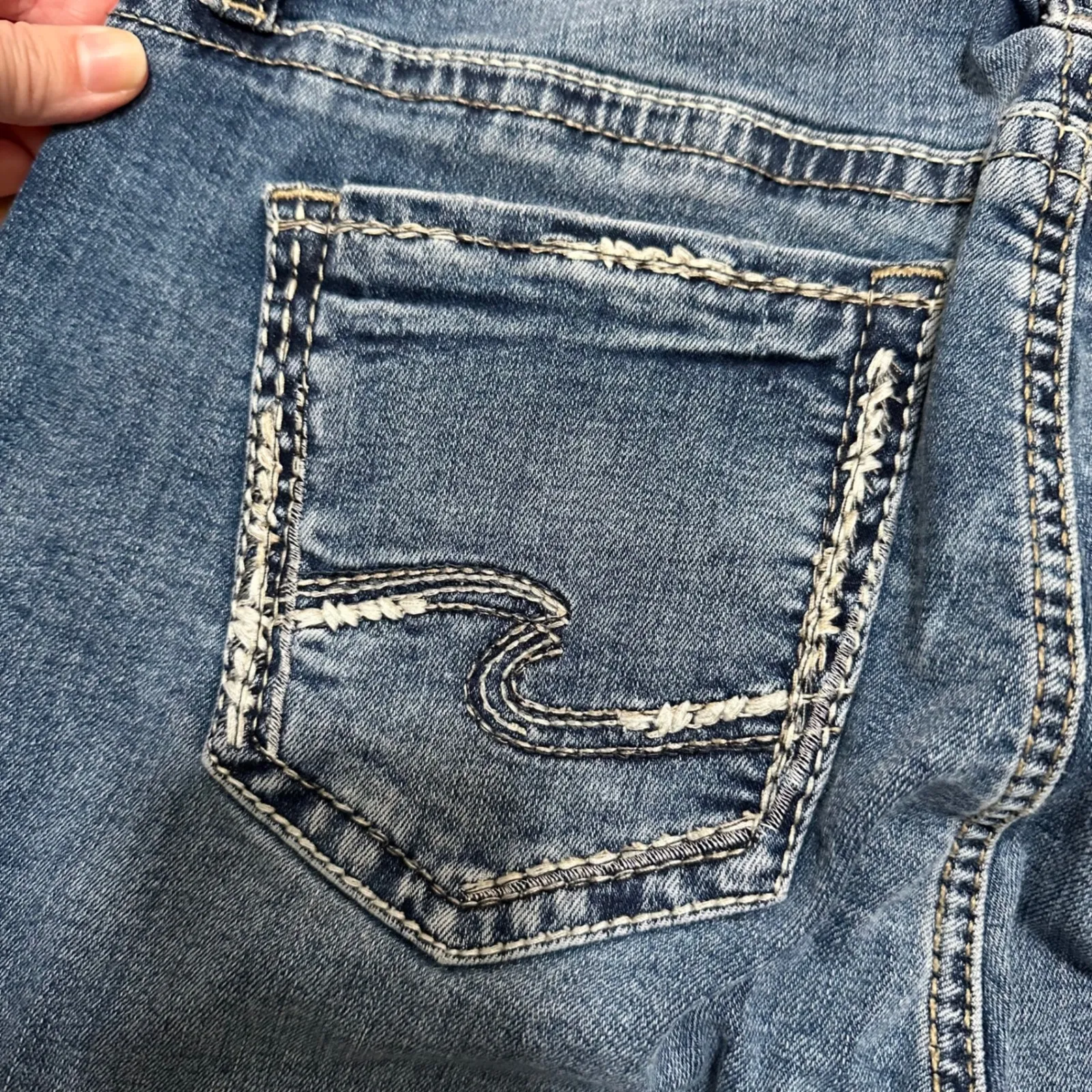 Silver Jeans | Women's Medium Wash Embroidered Suki Slim Boot Jeans, Size 31 Blue - Image 6