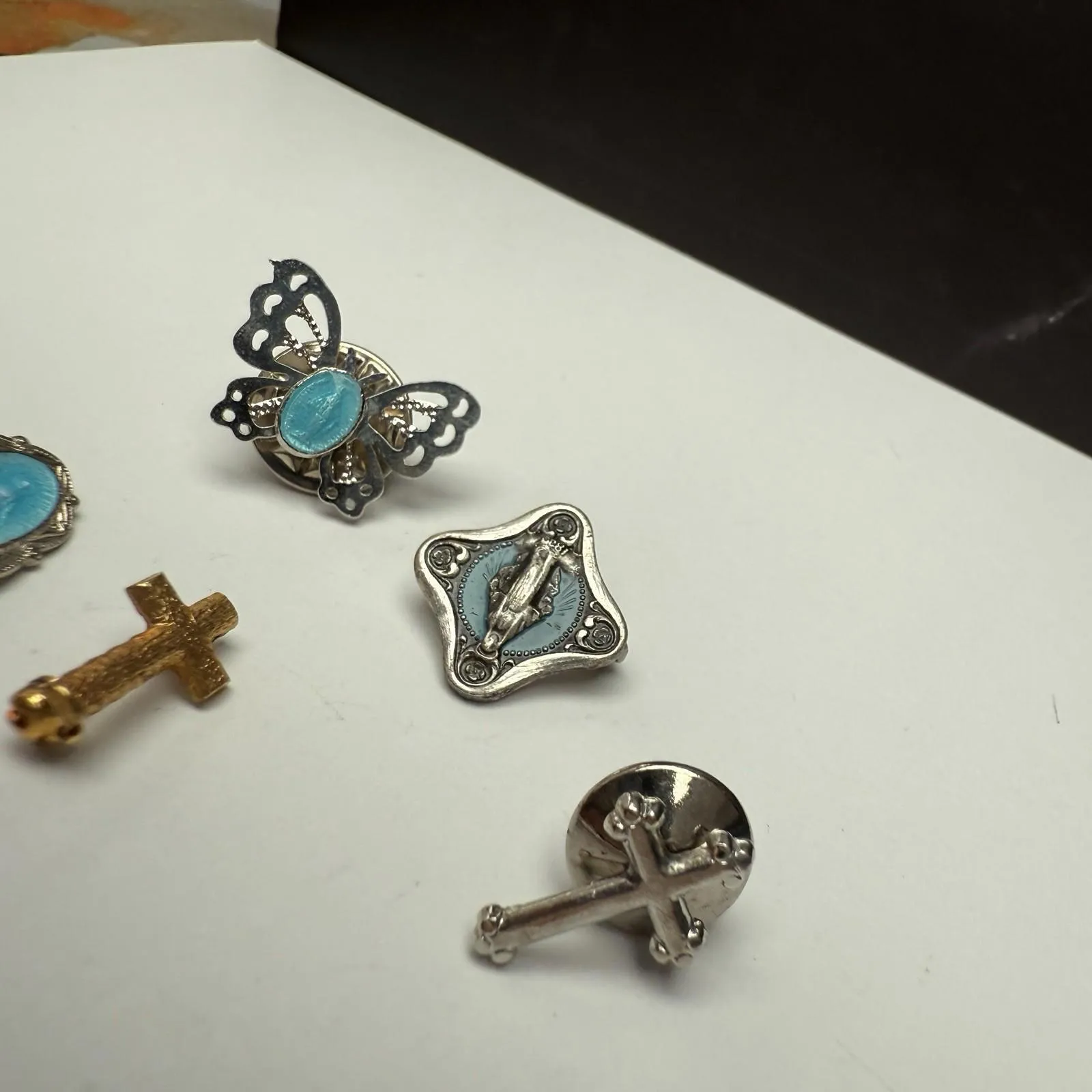 Lot Of 5 Small Brooch / Tack Pins - Image 9
