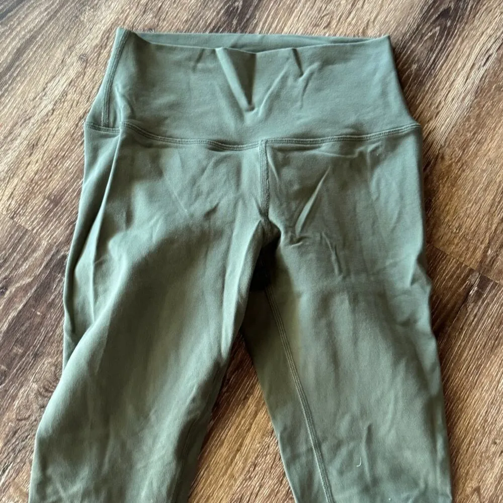 ALO Yoga Hunter Green Capri Leggings Size XS - Image 3