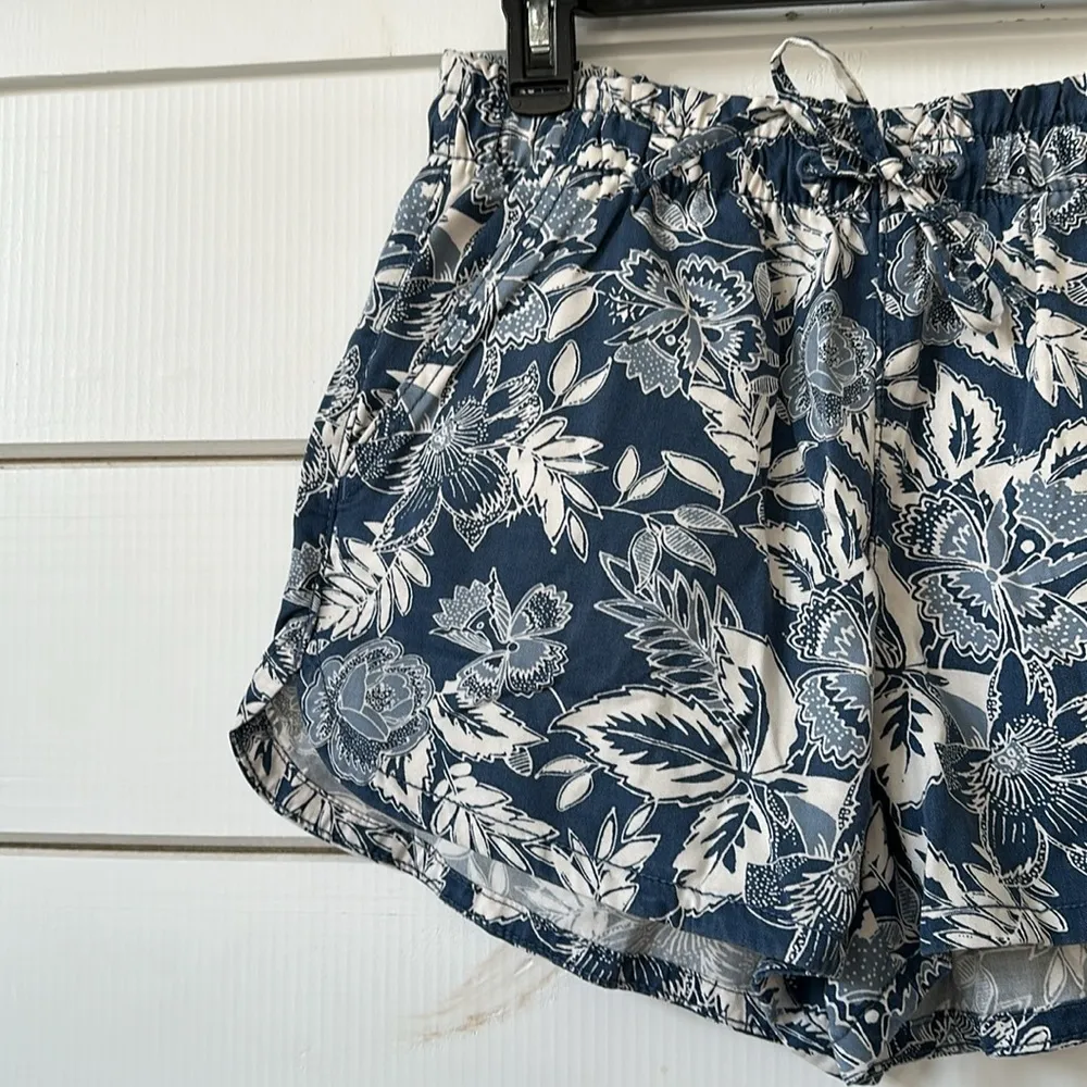 American Eagle AE Vacay Short Floral NEW Medium - Image 3