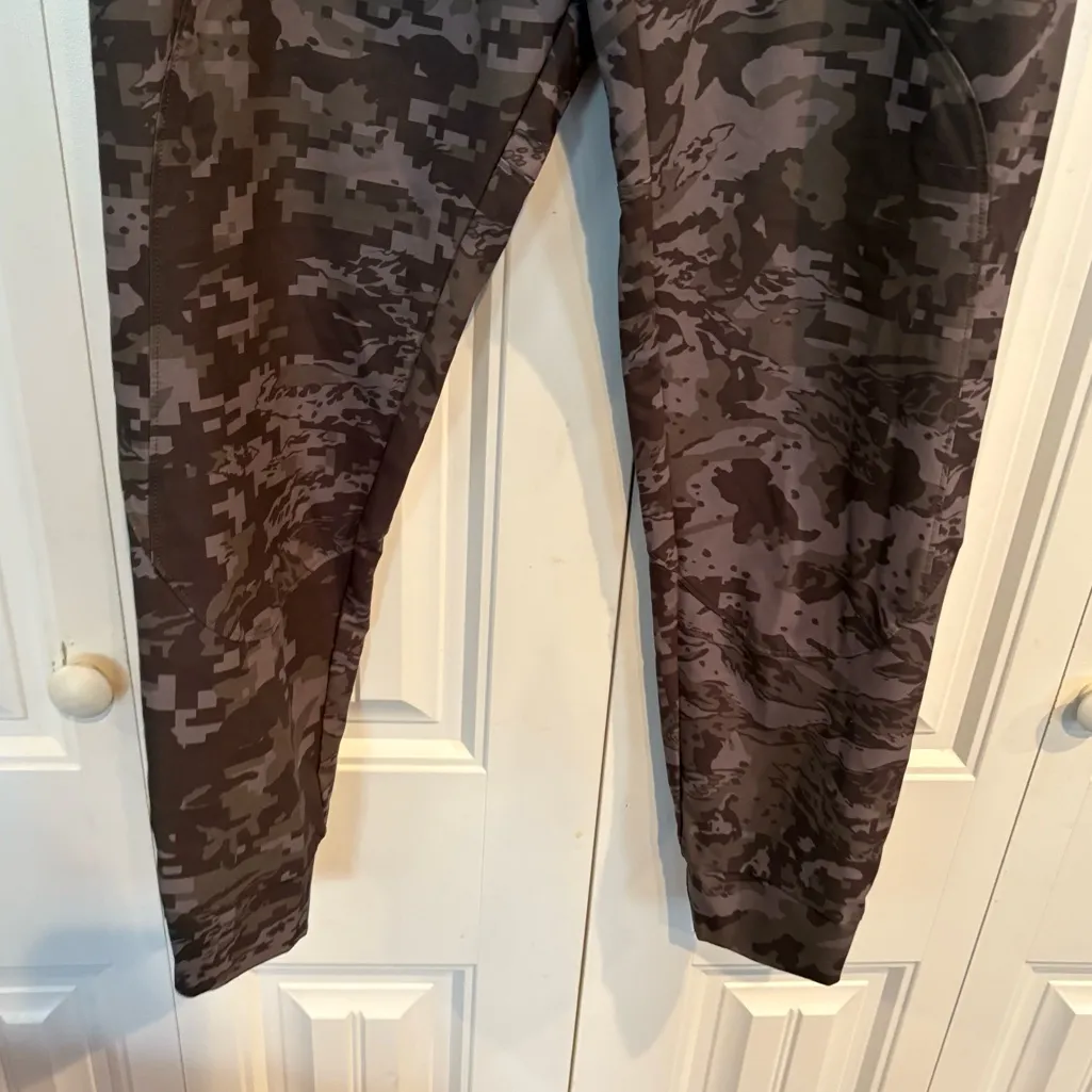 Under Armour Green Camo‎ Joggers Size Medium - Image 5