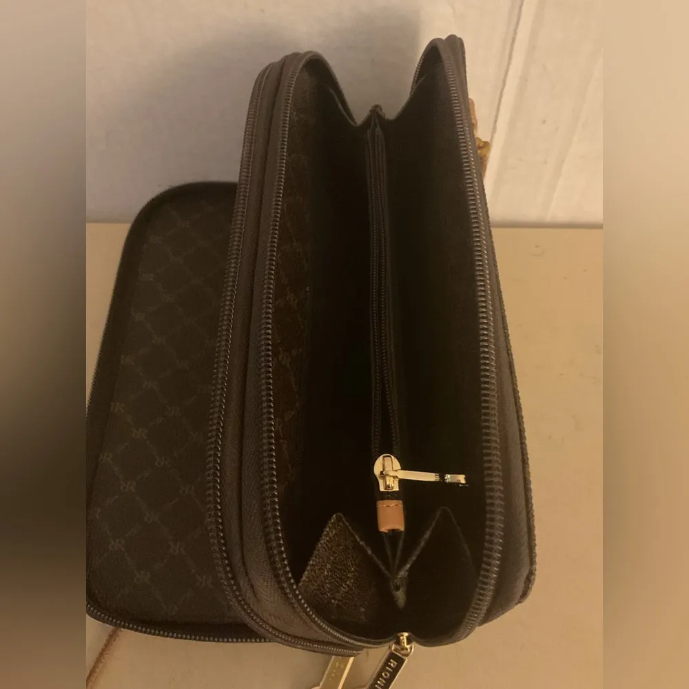 Rioni signature brown canvas Dual Zip wallet Organizer by Rioni Designer - Image 8