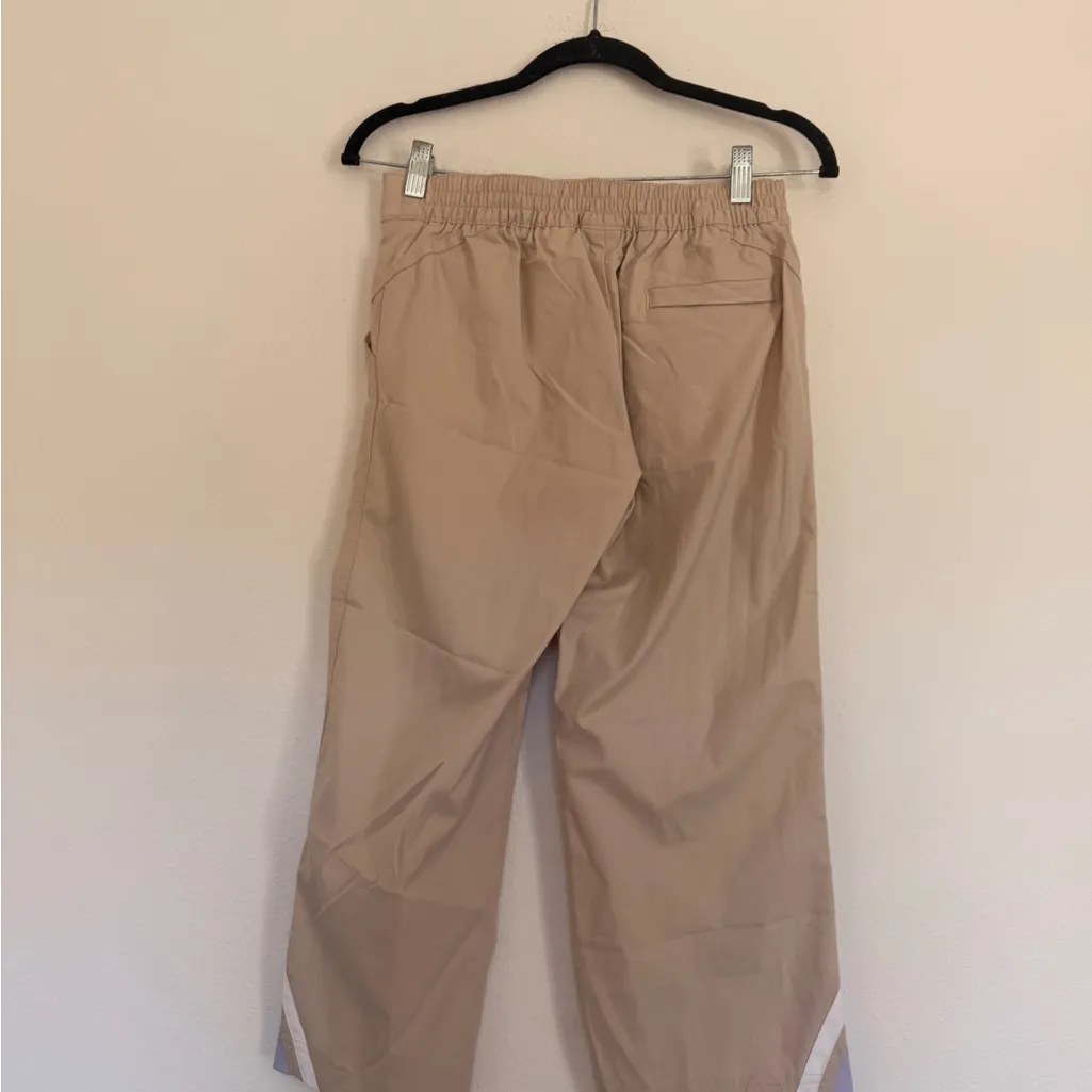 Nike NWT Deadstock Y2K  Beige Capris - Image 2