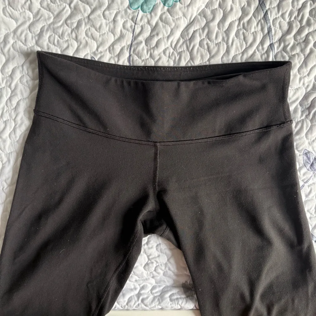 lululemon black Wunder Under mid-rise crop leggings - Image 5