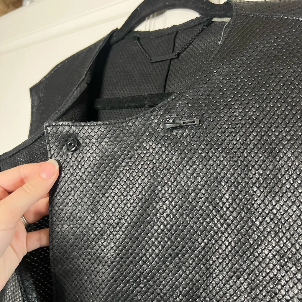 Elie Tahari 100% Leather Micro-perforation Mesh motorcycle vest - Image 6