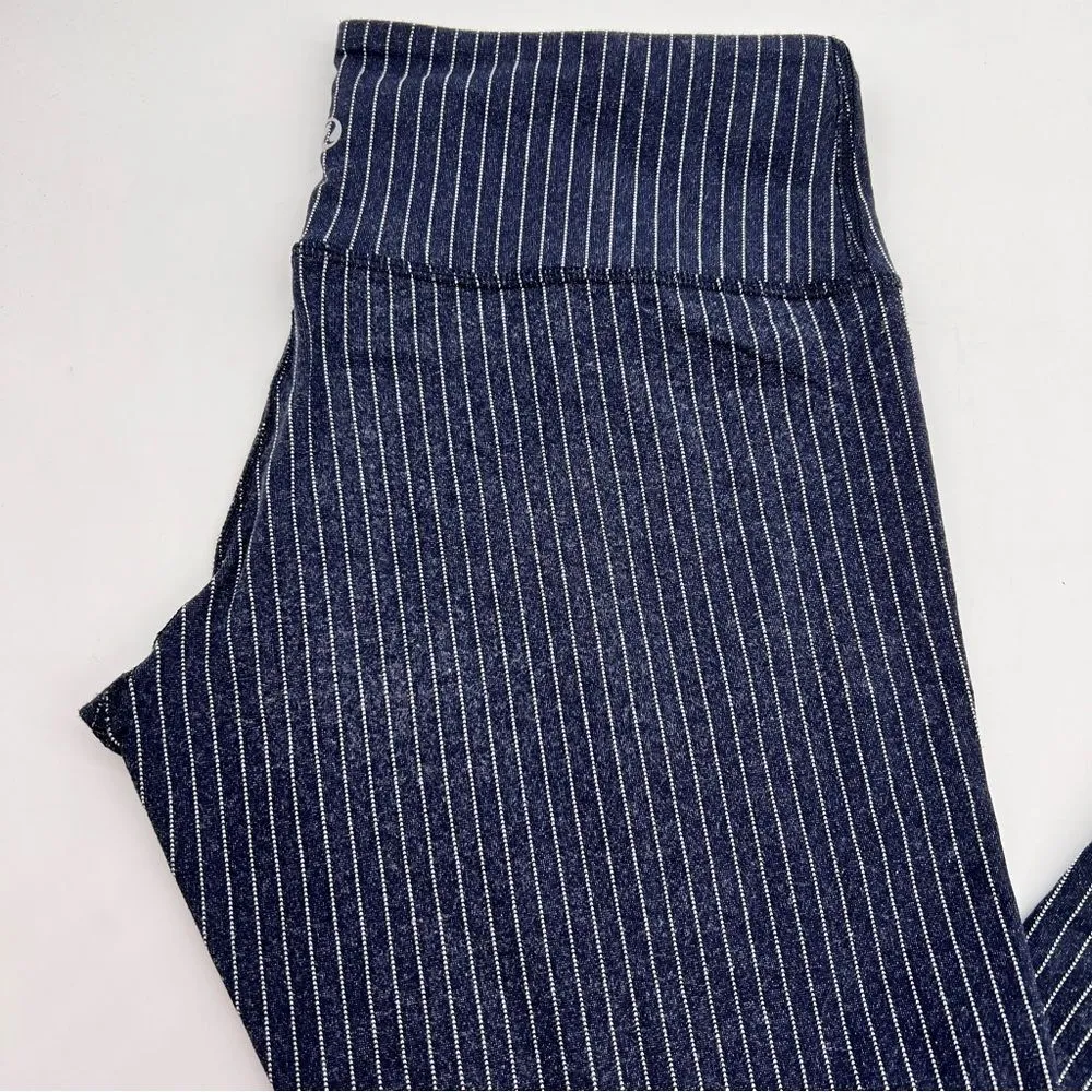 Lululemon Wunder Under Pants Pinstripe Navy w/White Pinstripes Size 6 - Image 4