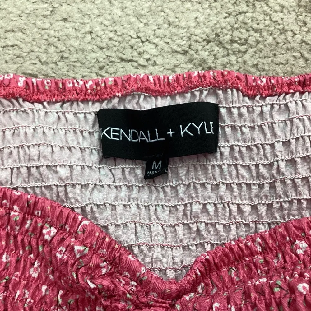 Kendall & Kylie Smocked Floral Crop Top Size Medium - Image 4