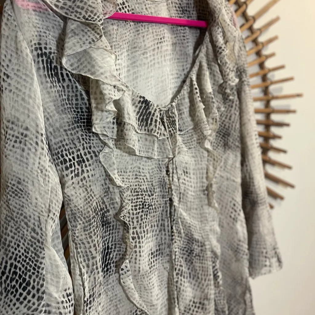 Zara Womens Gray Snake Print V Neck Ruffle Blouse 3/4 Sleeves Sheer Boho Fairy 🐍 - Image 7