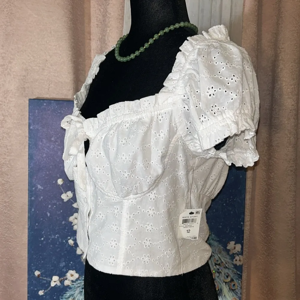 NWT  Size 12 White Eyelet Crop Top - Image 4