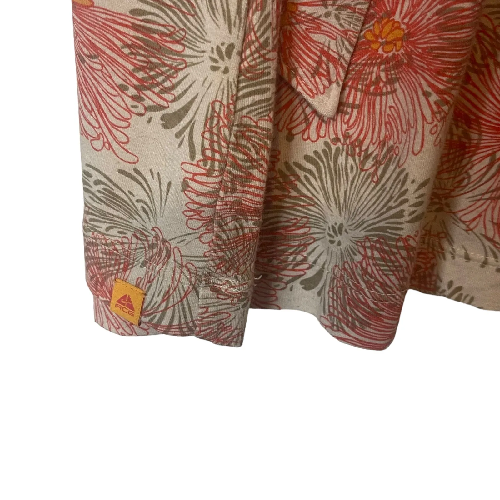 Nike ACG Women's Size Large Floral Pink‎ Blouse - Image 7