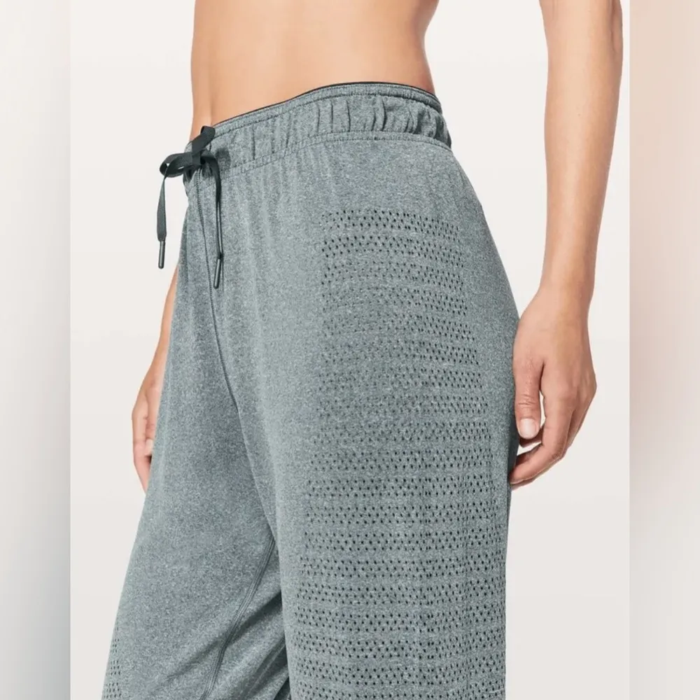 Lululemon Breeze By Jogger Squad Gravity Grey Size 2 - Image 3