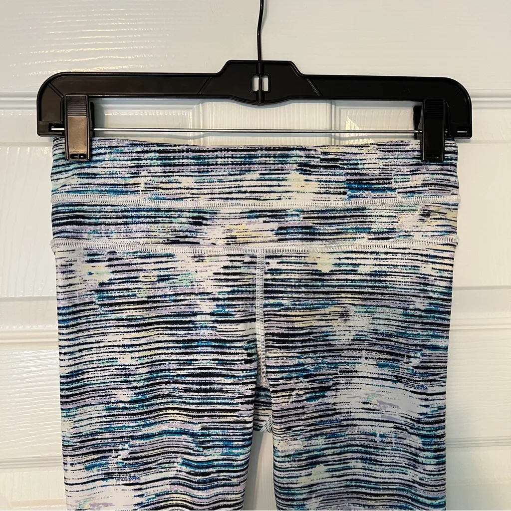 Lululemon Inspire Crop in Blurry Belle Multi 4 - Image 2