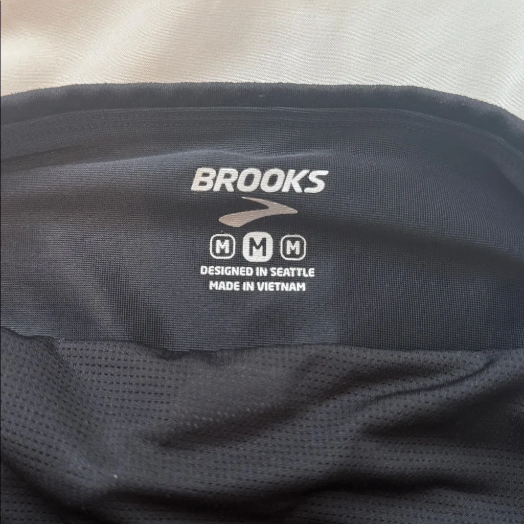 Brooks  7” Chase short, Black, Size M - Image 5