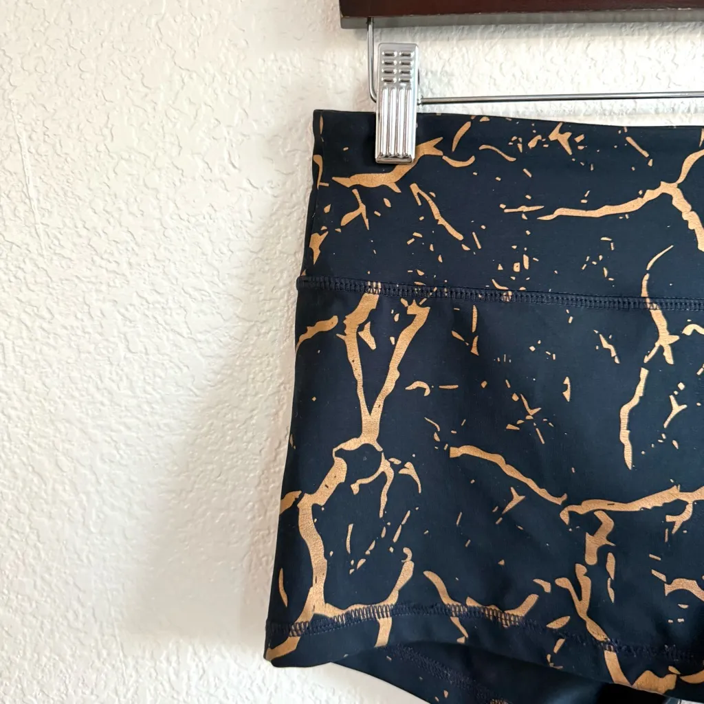 Wodbottom Womens Shorts Black Gold Crackle Athletic Lift Size Medium - Image 4