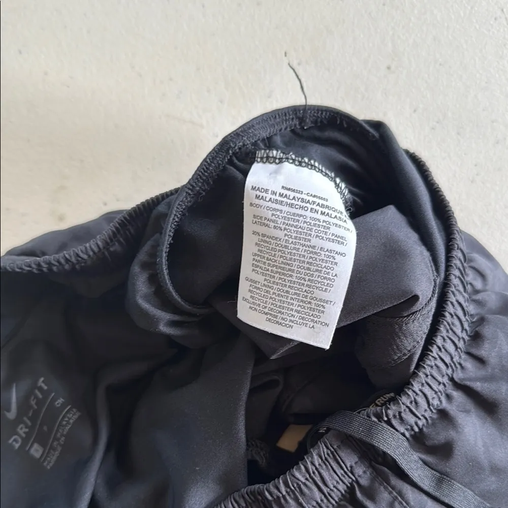 Nike Women's Black Shorts - Image 6