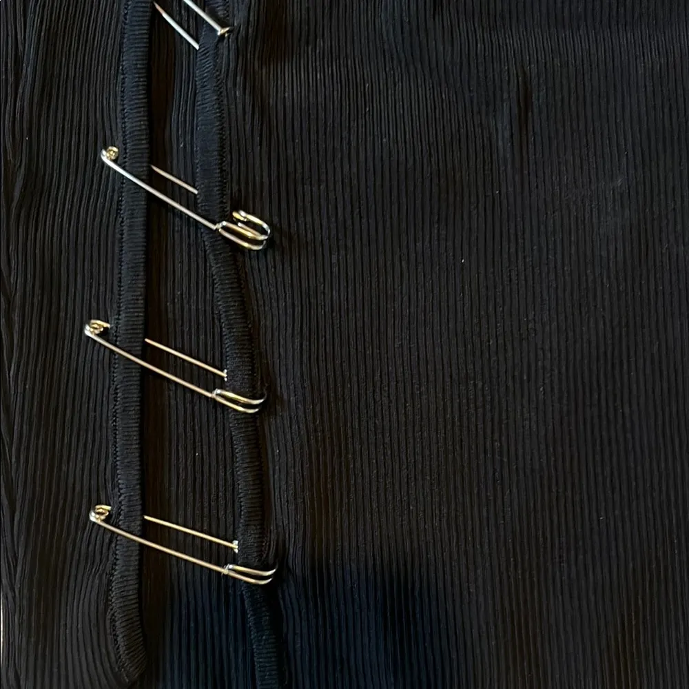 Hera Collection Black Ribbed Long Sleeve Cocktail Dress - Image 3