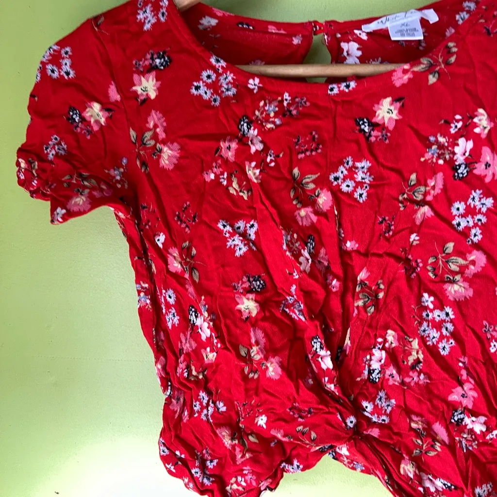 White Fawn Women's Flower Cropped Halter Top Women’s Size XL - Image 2