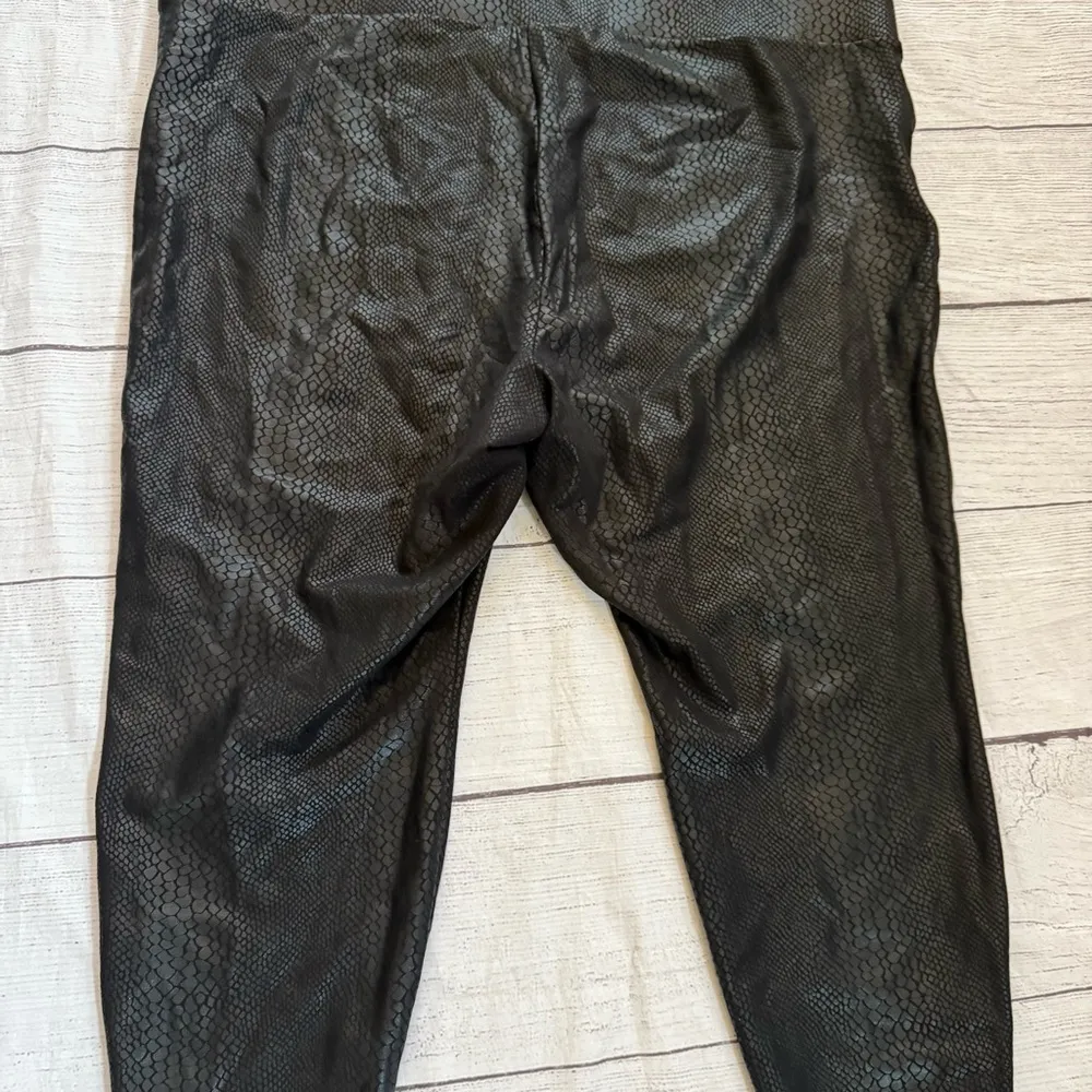 Torrid PIXIE Pull on Plus Size 4 Black Ankle Pants Rayon Metallic Animal Print - Image 11