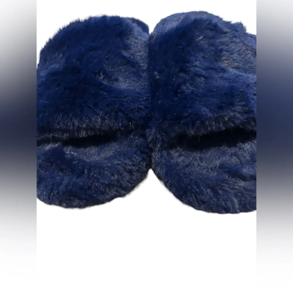 Fabletics Faux Fur Slipper
Slides Royal Blue Size 8 - Image 3