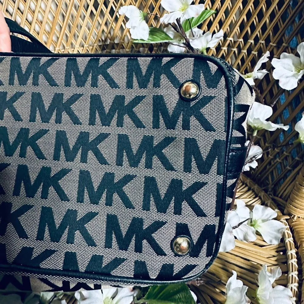 Michael Kors Signature Logo Canvas Tan Black Handbag Purse Gold Hardware Jet Set - Image 6