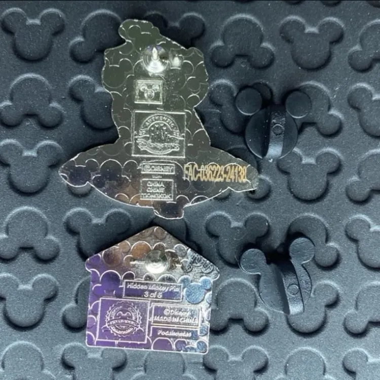 Disney parks Pocahontas Percy the pug on pillow & dog house trading pins - Image 2