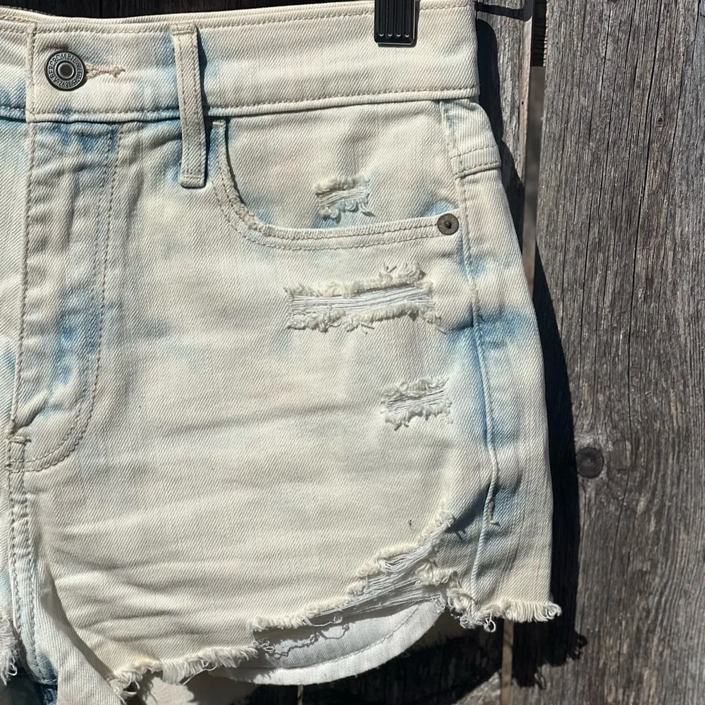 Abercrombie & Fitch distressed women’s High Waisted Fit Cut Off - Image 3