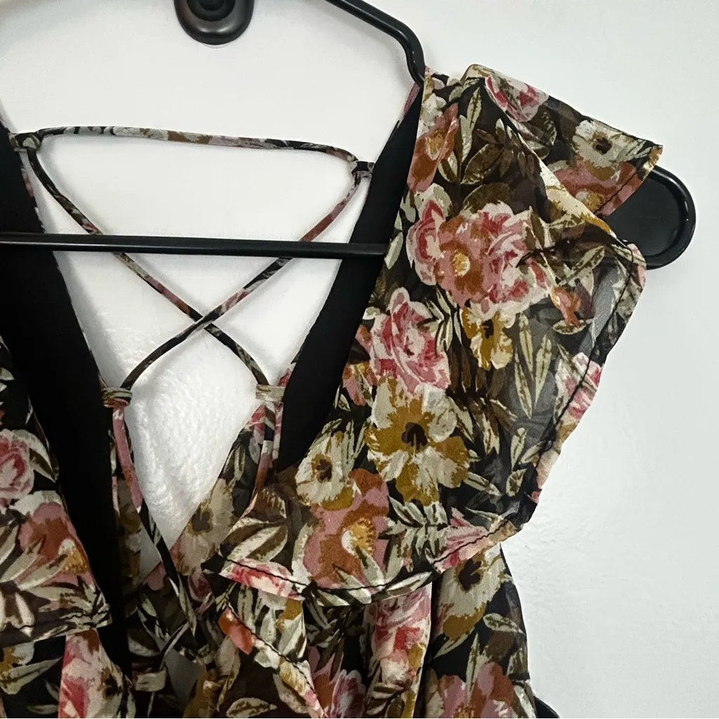 NWT ASTR Black Multi Floral Cut Out Ruffle V-neck Flowy Maxi Dress Medium - Image 6