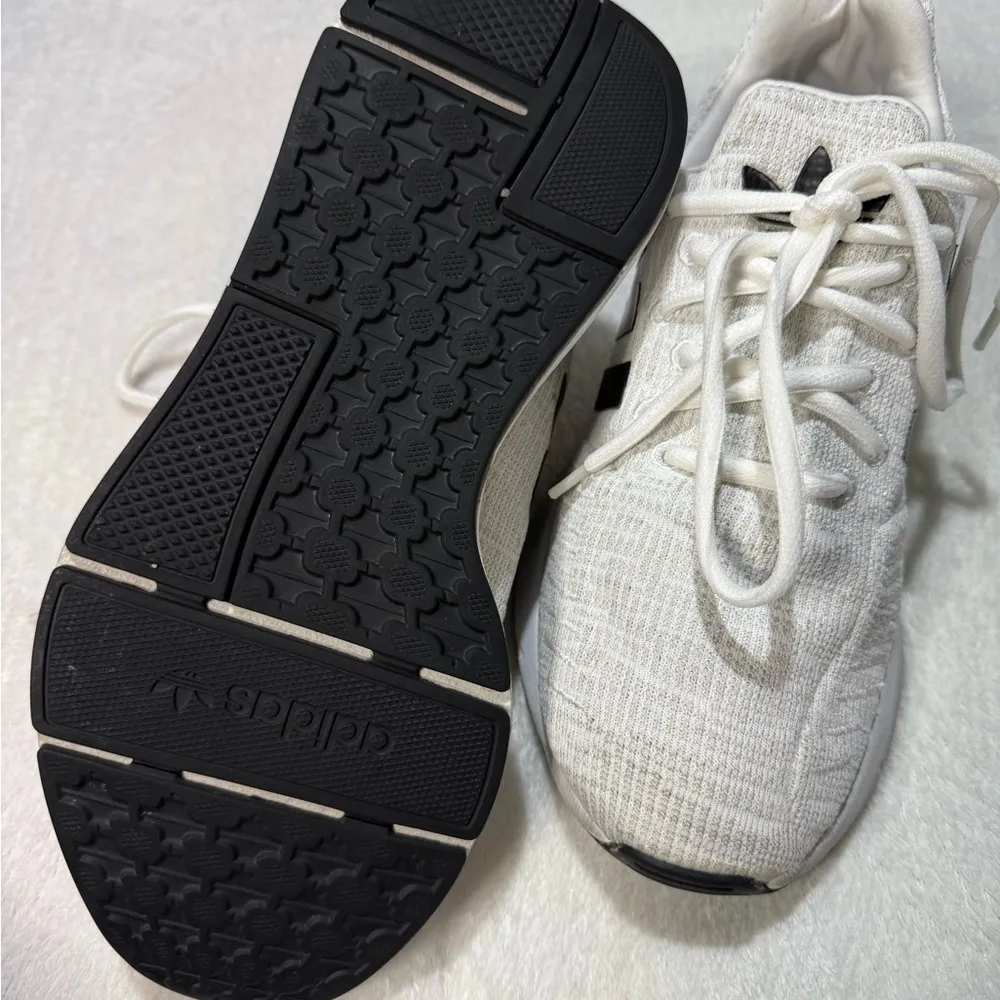 Adidas White and Black Athletic Shoes with Breathable Fabric and Cushioned Sole - Image 6