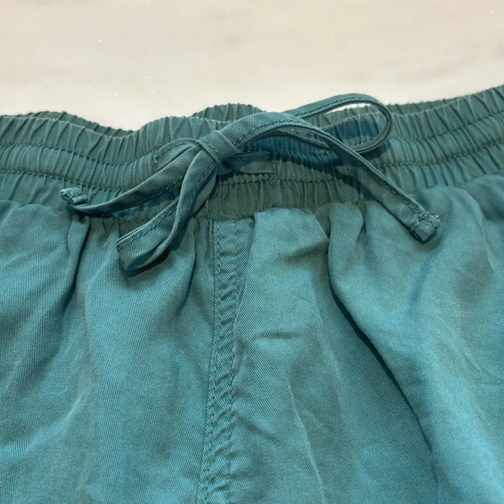 Universal Thread Green Shorts - Image 3