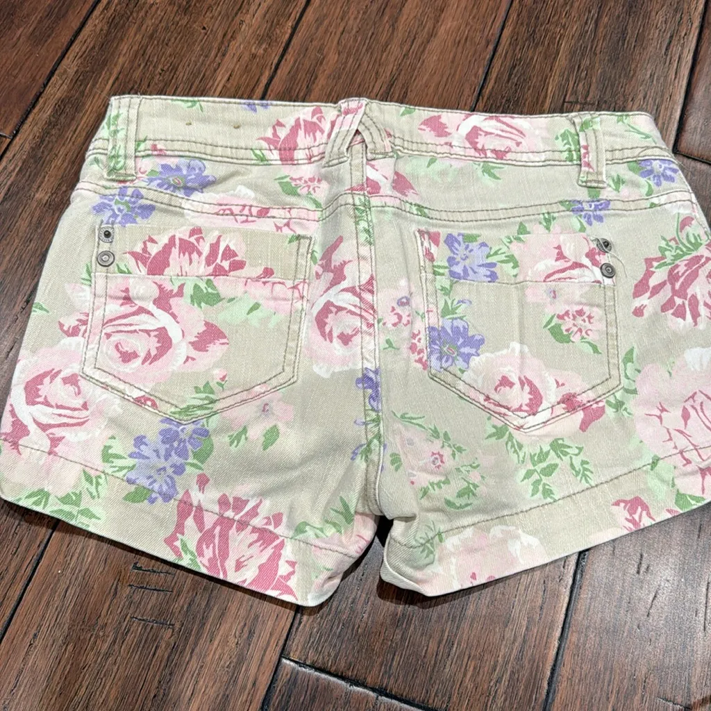 Mossimo Supply Co. Floral Print Khaki 5
Pocket Shorts - Image 4