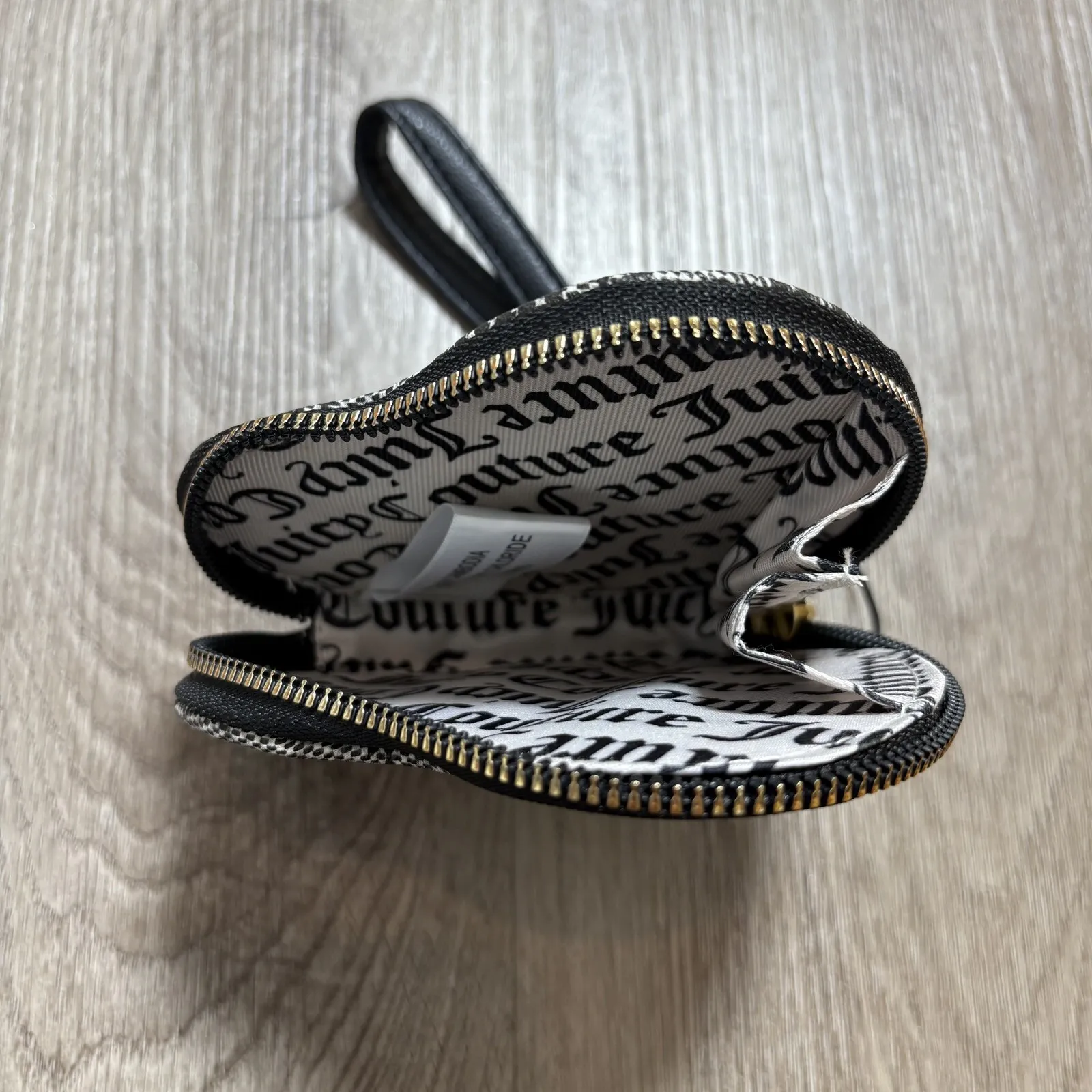 JUICY COUTURE‎ GOTH STAT BLACK HEART FAUX LEATHER COIN PURSE WRISTLET, GOLD LOGO - Image 6