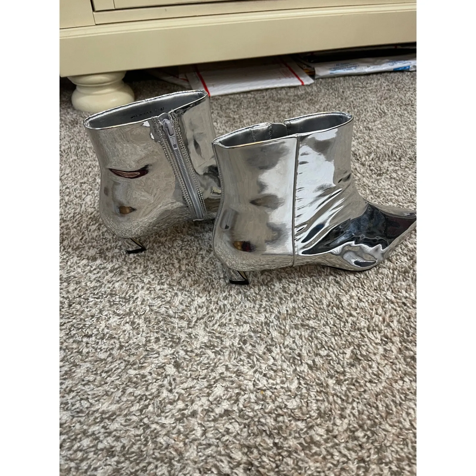 Gianni Bini Georgina Silver Pointed Toe Kitten Heel Ankle Boots Womens 7.5 - Image 3