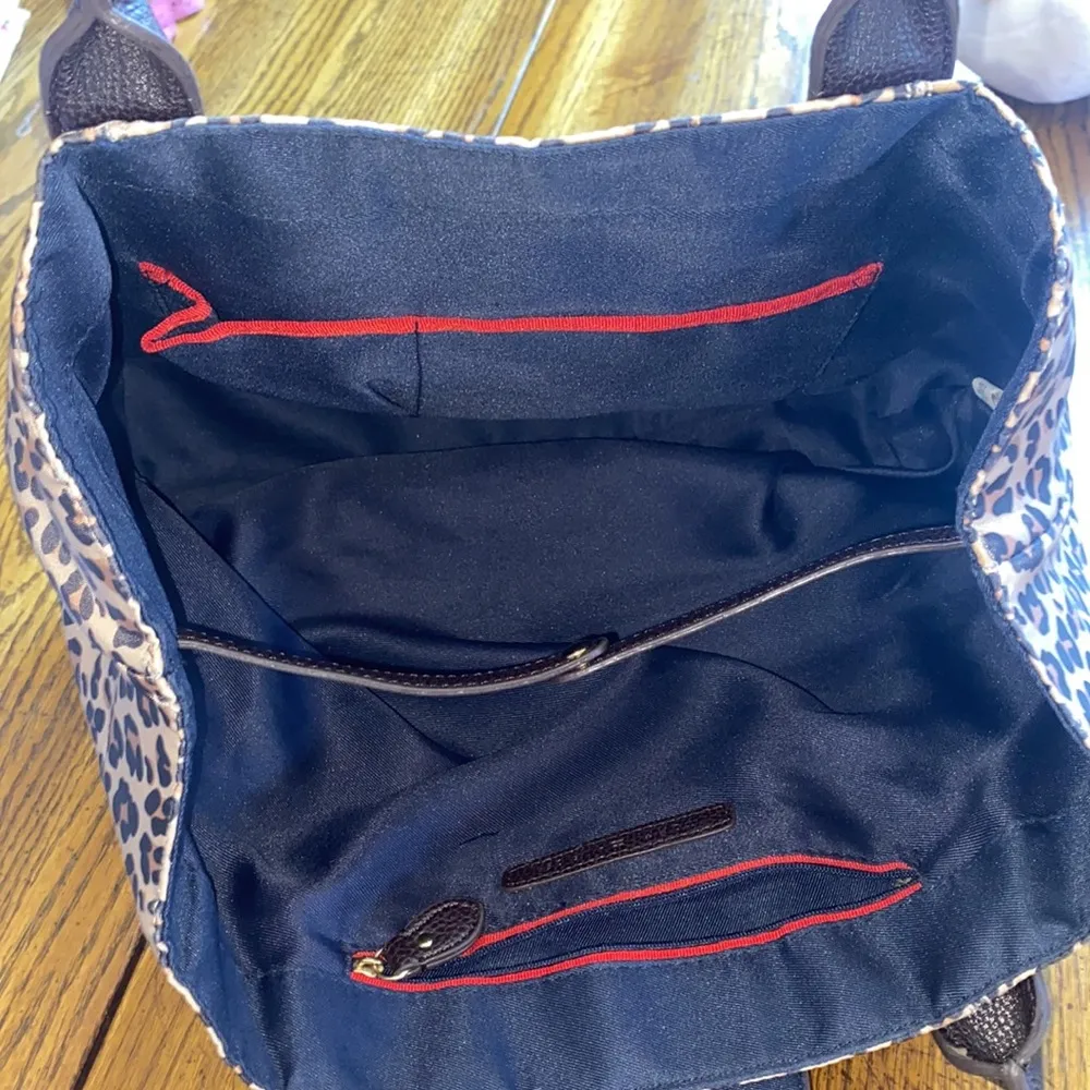 Used Tommy Hilfiger purse - Image 6