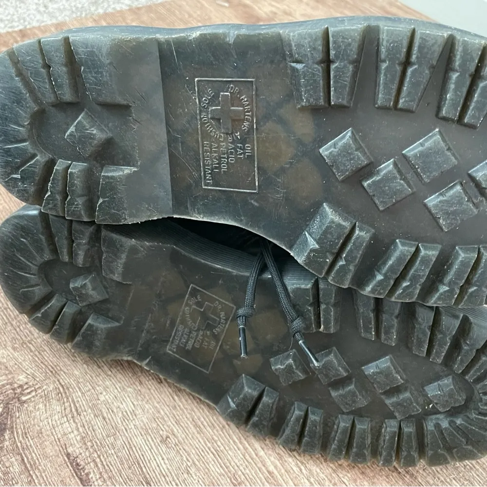 Dr. Martens 1460 Women's Smooth Leather Lace Up Boots Size 7 - Image 9