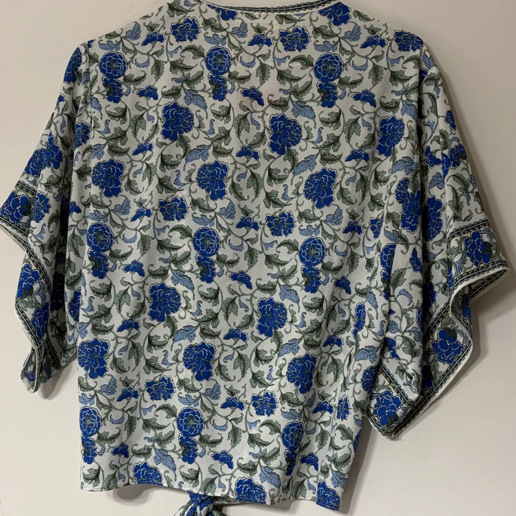 NWT Max Studio Blue and White Floral Tie-Front Blouse - Image 4