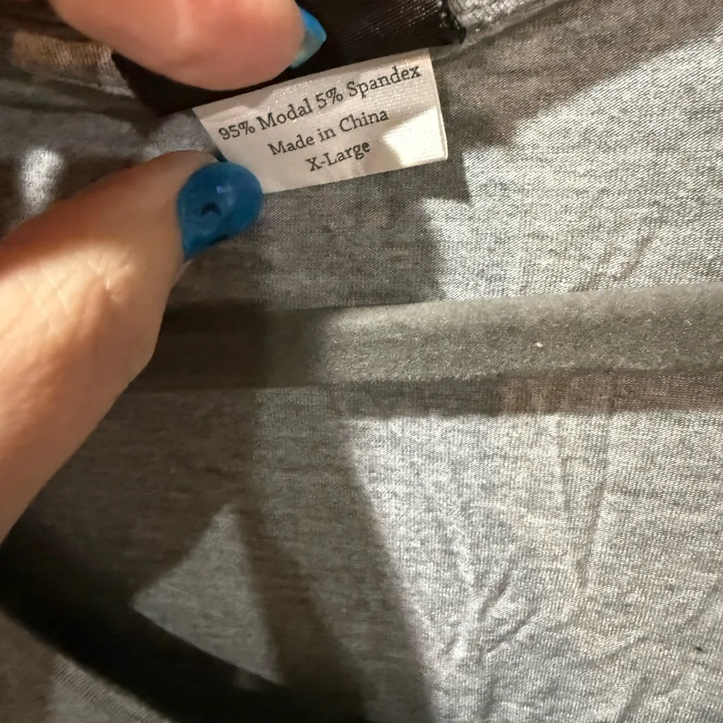 Ripskirt Hawaii Gray Simple Tee XL EUC - Image 4