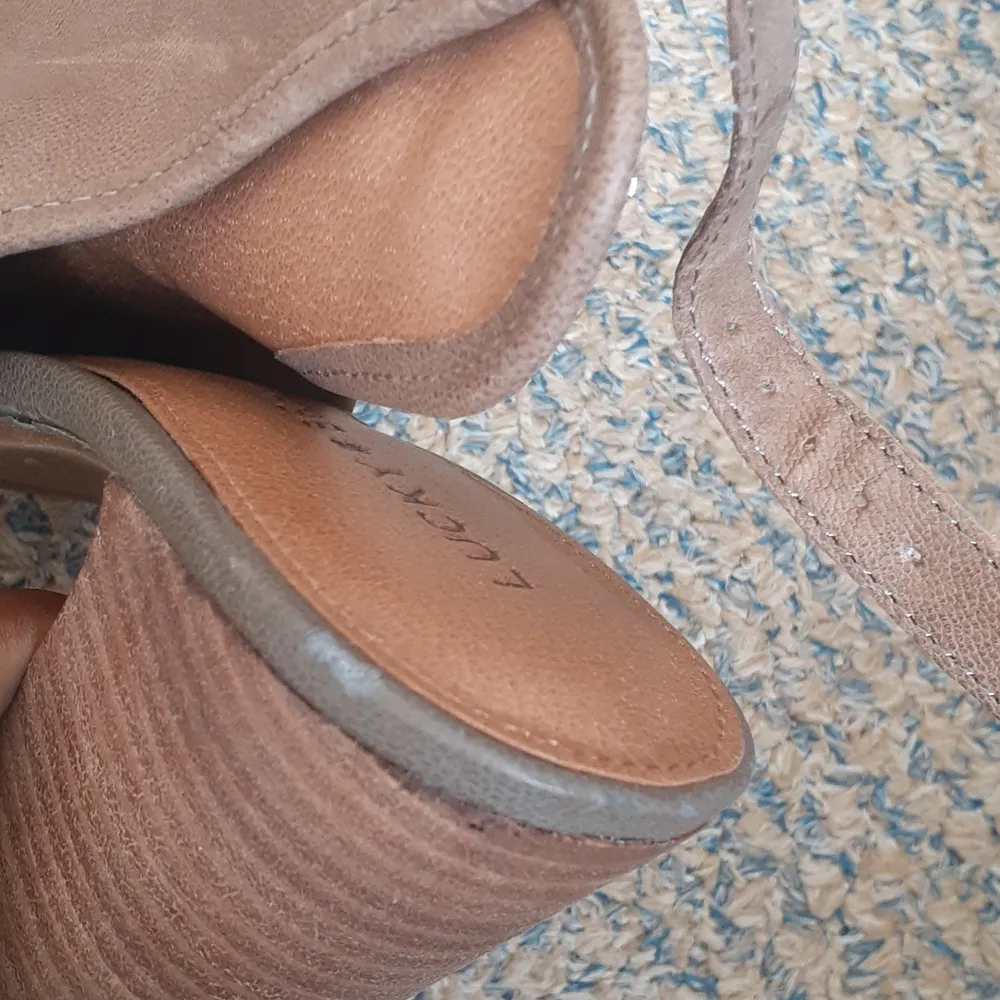 Lucky Brand Block Heels SIZE 8 - Image 5