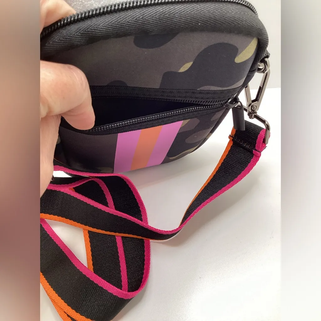 Camo cross body bag. Neoprene. Green - Image 15