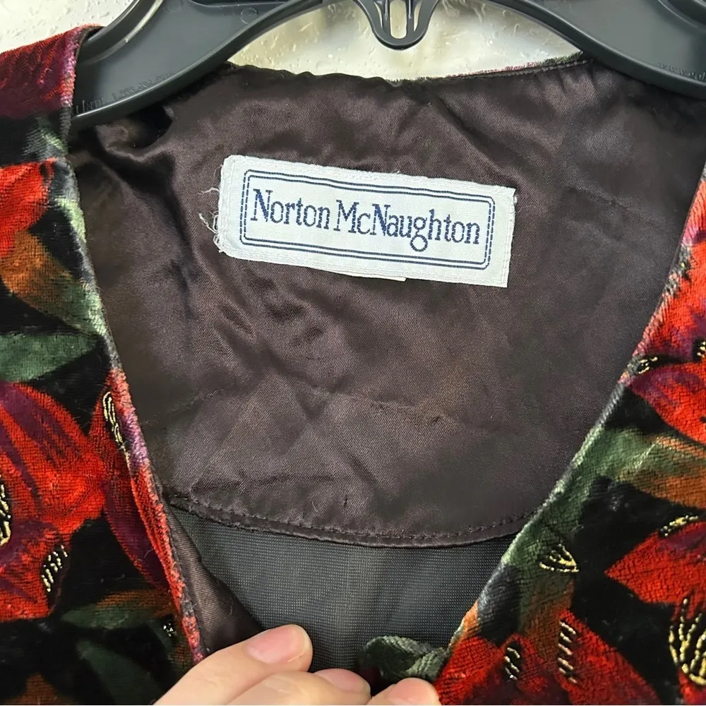 🦋 Vintage Norton McNaughton Red Floral Black Velvet Jacket Medium - Image 2