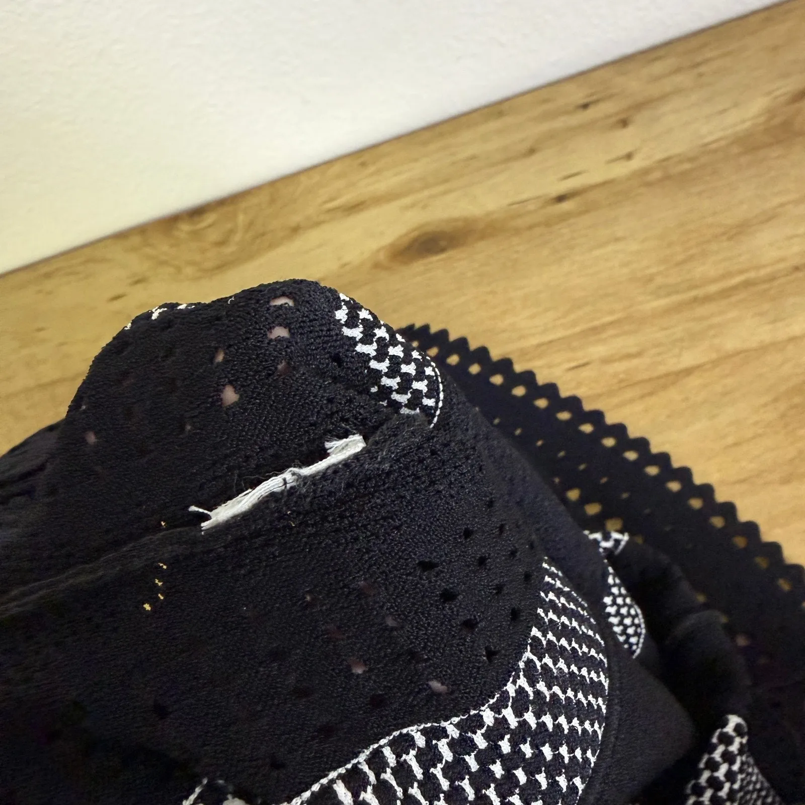 Derek Lam 10 Crosby Sleeveless Eyelet Top Womens XS Black White Ruffle Tank - Image 6