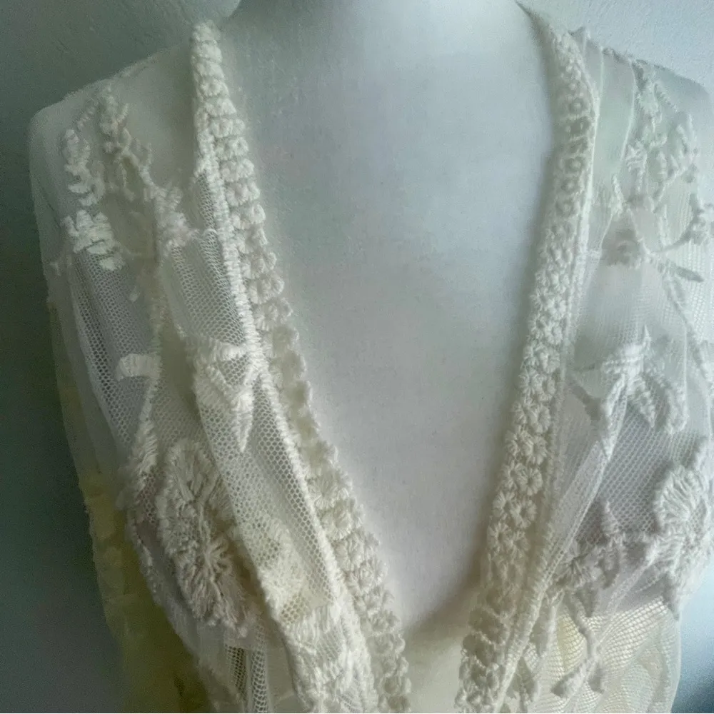 NWT Dizzy Lizzy Women's Sheer Lace Cream Embroidered Mesh Flyaway Kimono White Size L - Image 4