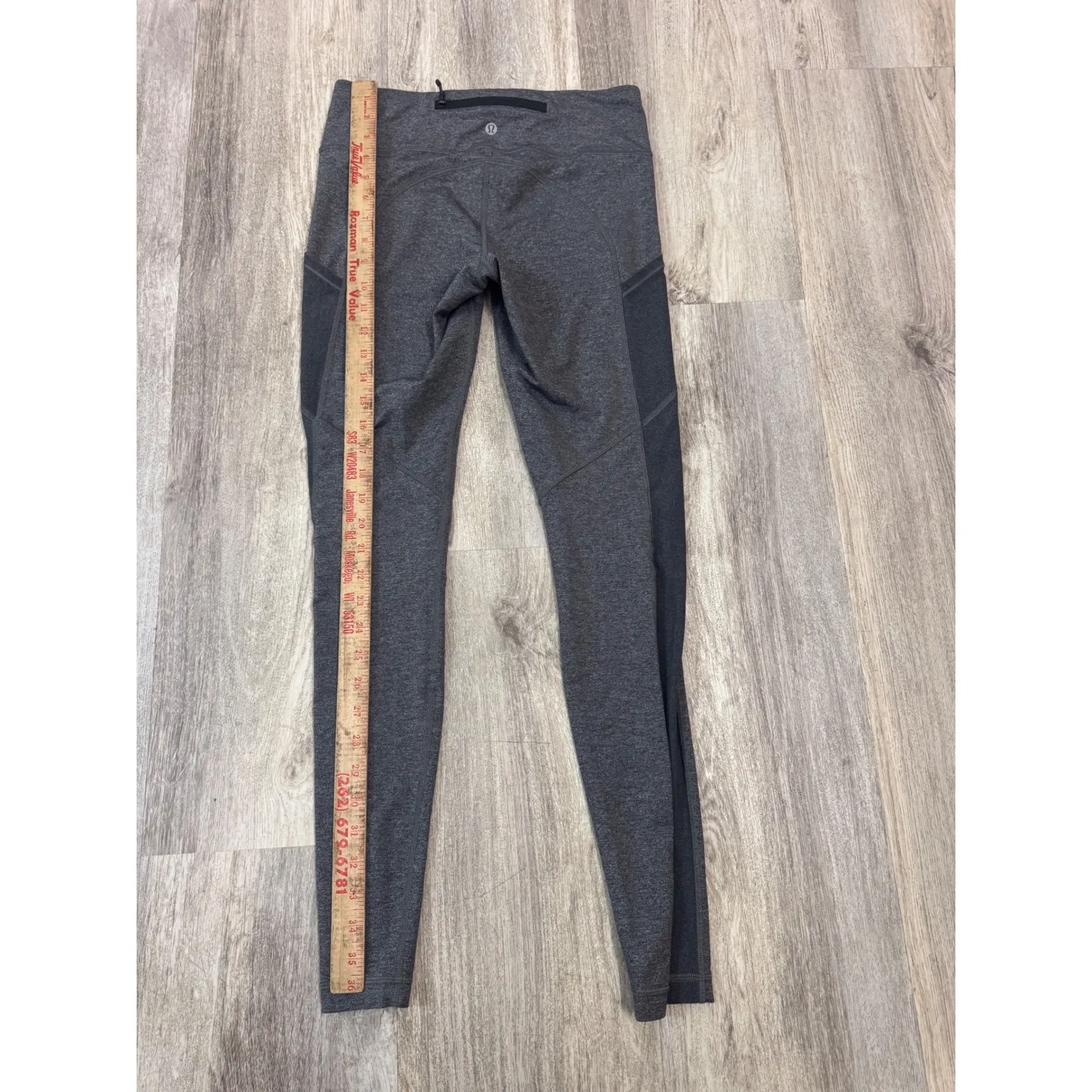 Lululemon Run Performance Tight with Back Zip Pocket Size 6 - Image 6
